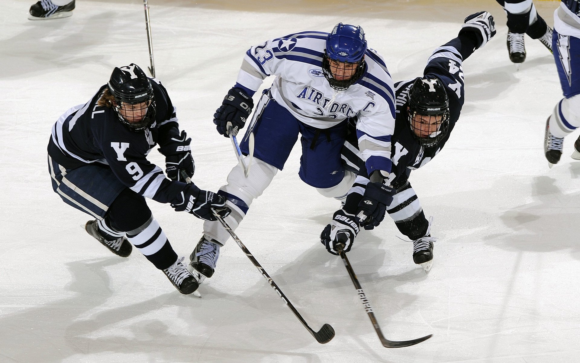 法兰克福左右调度拉扯出进攻空间,法兰克福t2