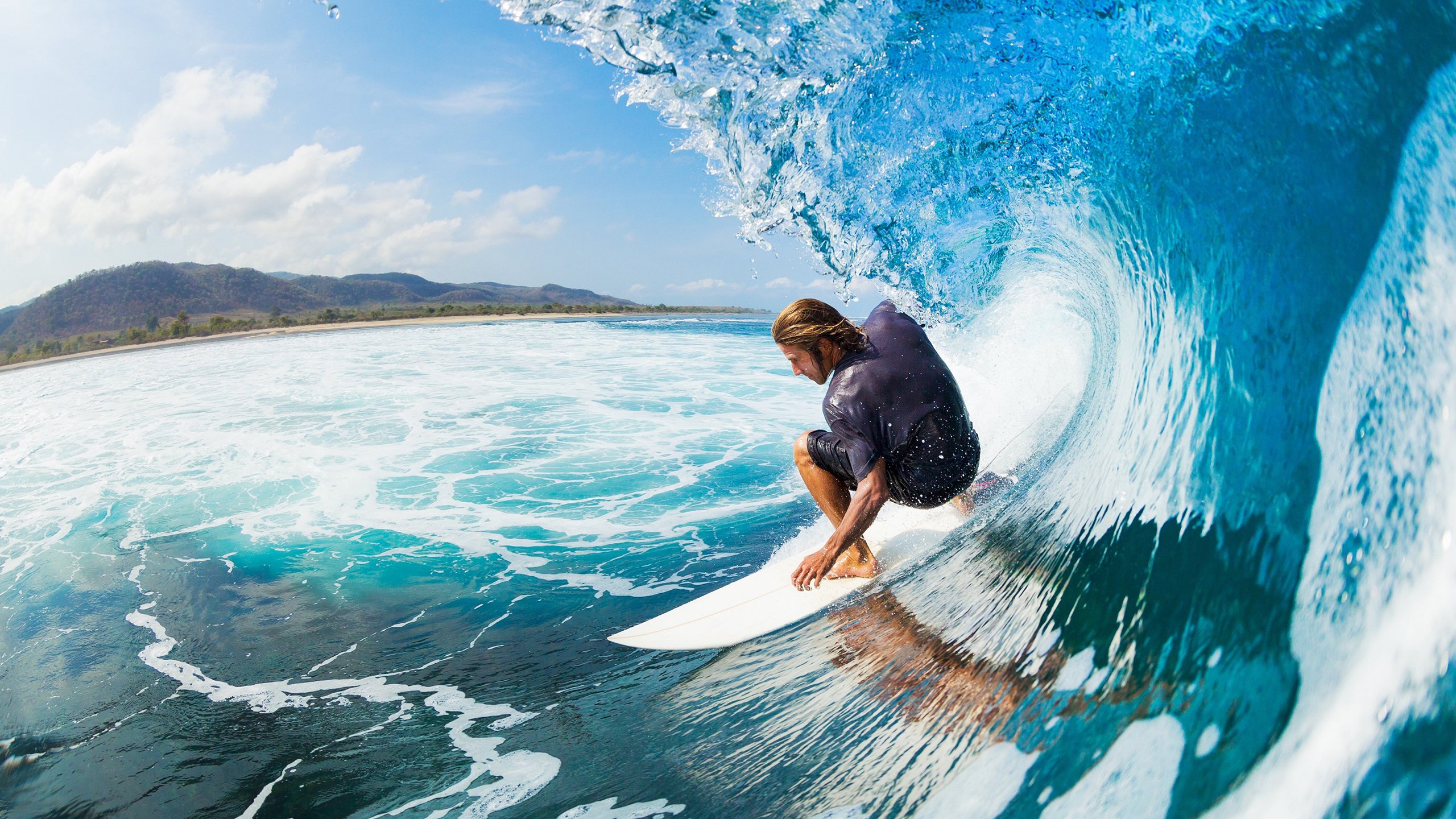 西班牙男队仰泳划频表现突出，西班牙游泳选手要全场默哀